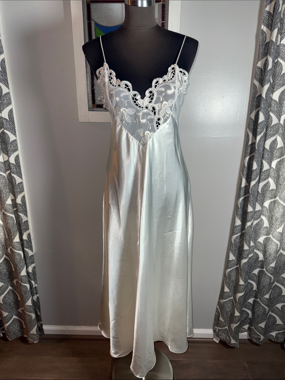 Vintage Victoria’s Secret Gold Label White Satin & Lace Slip Dress - Size Small - Picture 2 of 10